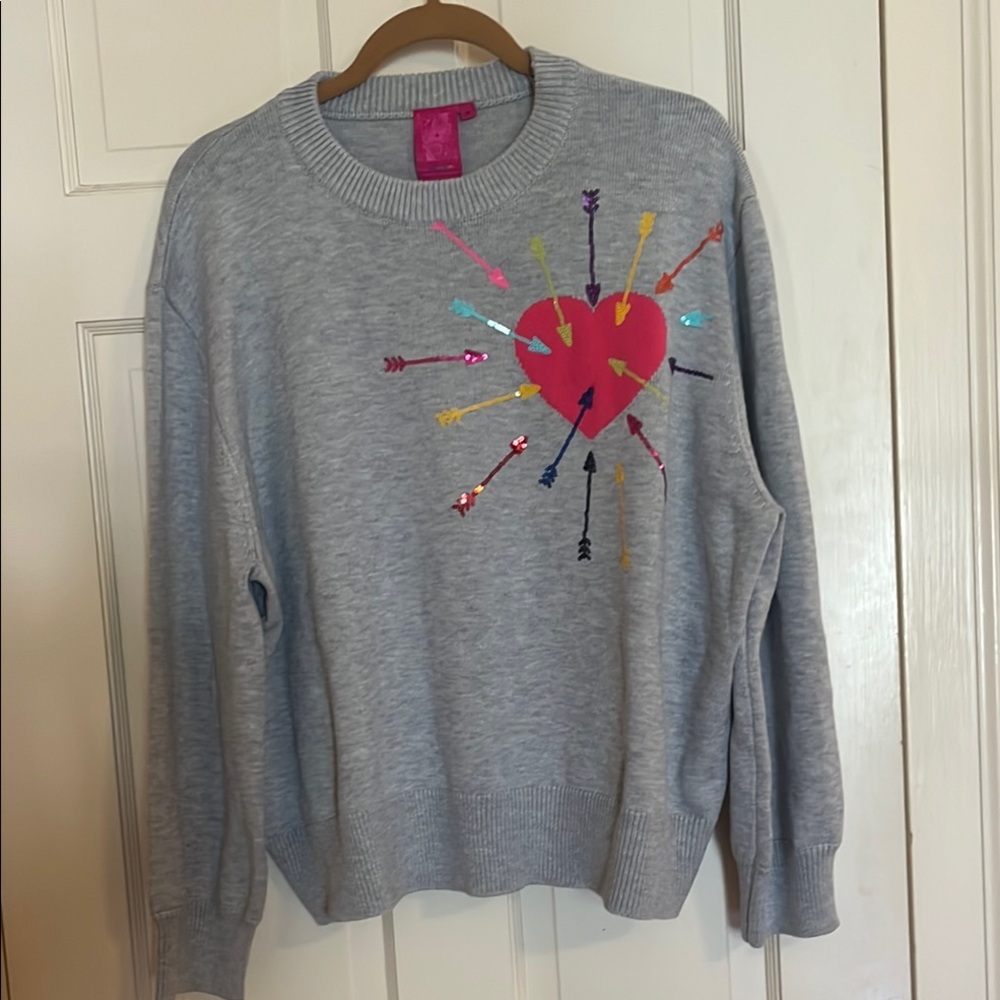 QUEEN OF SPARKLES Grey Heart with Arrows Sweater ~ Size M ~ Brand New!!